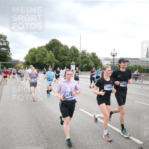 29.06.2025 - hella hamburg halbmarathon Jannik Wohlers http://msf.ph/oto/8346990 29.06.2025 10:56:18 Lombardsbrücke 1047, 2143, 2307, 2887, 2991, 3418, 3438, 3516, 3517, 3520, 3614, 3675, 3676, 4094, 4118, 4773, 5237, 5438, 5911, 5944, 6348, 6349, 7307, 7381, 8108, 8150, 8606, 8939, 8943, 9172, 9210, 9402, 9404, 9517, 9902, 9905, 9910, 10138, 10309, 10555, 10569, 10571, 10932, 10936, 11047, 11089, 11204, 12221, 12328, 12354, 12543, 12993, 13096, 13108, 13801, 13834, 14117, 14472, 14711, 14746, 15215, 15748, 15823, 16034, 17797, 18197 meine-sportfotos.de