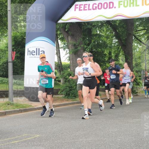 29.06.2025 - hella hamburg halbmarathon KatJ http://msf.ph/oto/8347012 29.06.2025 10:49:52 Zwischen KM18-KM19 1126, 1254, 1334, 1573, 1722, 1724, 1881, 3001, 4370, 4665, 5734 meine-sportfotos.de