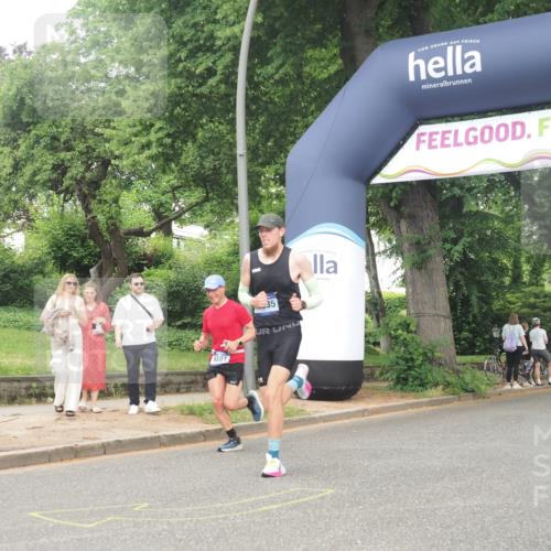 29.06.2025 - hella hamburg halbmarathon KatJ http://msf.ph/oto/8347094 29.06.2025 10:20:15 Zwischen KM18-KM19 7055 meine-sportfotos.de