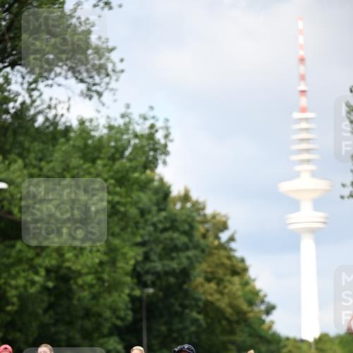 29.06.2025 - hella hamburg halbmarathon Dr. Thomas Lammeyer http://msf.ph/oto/8347127 29.06.2025 10:40:40 Kennedybrücke 1008, 1010, 1102, 1183, 1224, 1284, 3243, 3401, 3699, 3990, 4245, 4902, 4937, 5171, 5246, 5540, 5747, 5809, 5919, 6184, 6417, 8530, 8581, 9229, 9295, 9432, 9694, 9701, 10487, 10531, 10577, 10984 meine-sportfotos.de
