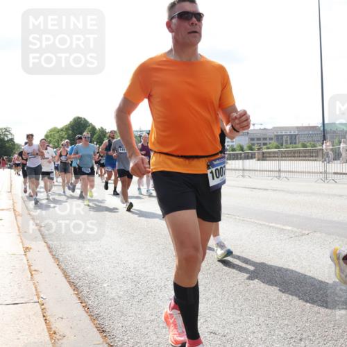 29.06.2025 - hella hamburg halbmarathon Lena Gebhardt http://msf.ph/oto/8347129 29.06.2025 10:00:56 Lombardsbrücke 768, 145, 1007, 18, 1130, 1568, 1583, 1611, 1726, 2236, 2354, 2363, 2474, 2490, 2936, 2982, 3059, 3141, 3400, 3625, 3740, 3794, 3983, 4068, 4238, 4579, 4616, 4708, 4767, 4945, 5033, 5418, 5643, 5870, 6138, 6147, 6443, 6487, 6531, 6714, 6757, 6835, 7658, 7757, 7759, 7761, 8255, 8326, 8478, 8632, 8923, 9124, 9553, 9555, 9577, 9932, 10074, 10188, 10271, 10599 meine-sportfotos.de