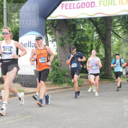 29.06.2025 - hella hamburg halbmarathon KatJ http://msf.ph/oto/8347130 29.06.2025 10:49:53 Zwischen KM18-KM19 1126, 1254, 1334, 1573, 1722, 1724, 1881, 3001, 4370, 4665, 5734 meine-sportfotos.de