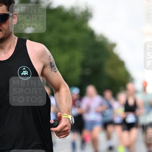 29.06.2025 - hella hamburg halbmarathon Dr. Thomas Lammeyer http://msf.ph/oto/8347152 29.06.2025 09:56:11 Kennedybrücke 1139, 1169, 1220, 1415, 1512, 1604, 2233, 3109, 3124, 3305, 4080, 4497, 4691, 4915, 5007, 5011, 5477, 6373, 6711, 7067, 7191, 7432, 7451, 7865, 7961, 8467, 8852, 9444, 10099, 10251, 10493, 10741, 10796 meine-sportfotos.de