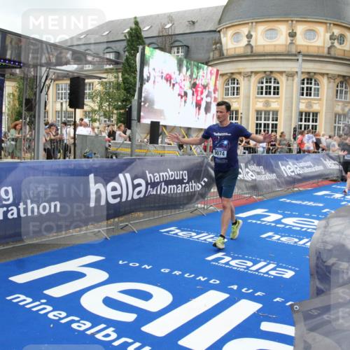 29.06.2025 - hella hamburg halbmarathon Michael Strokosch http://msf.ph/oto/8347162 29.06.2025 10:52:21 Ziel 4140, 4419, 4587, 4837, 5087, 5482, 6164, 7896, 9074, 13707, 15275, 15446, 16591, 17773 meine-sportfotos.de