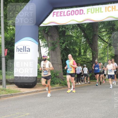 29.06.2025 - hella hamburg halbmarathon KatJ http://msf.ph/oto/8347177 29.06.2025 10:20:19 Zwischen KM18-KM19 3201, 7055 meine-sportfotos.de