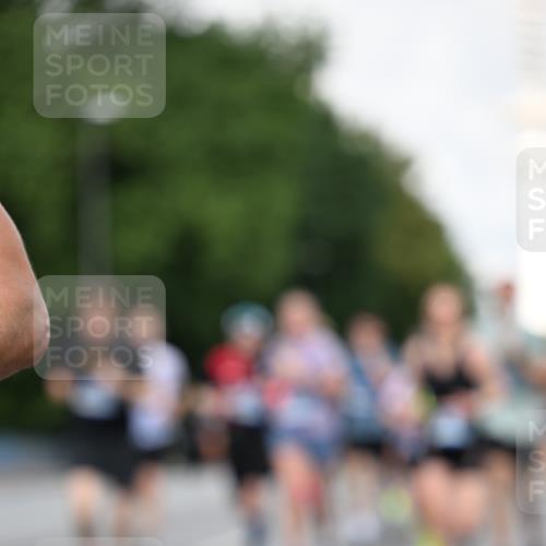 29.06.2025 - hella hamburg halbmarathon Dr. Thomas Lammeyer http://msf.ph/oto/8347256 29.06.2025 09:56:12 Kennedybrücke 1139, 1169, 1220, 1415, 1512, 1604, 2233, 3109, 3124, 3305, 4080, 4497, 4691, 4915, 5007, 5011, 5477, 6373, 7067, 7191, 7432, 7451, 7865, 7961, 8467, 8852, 9444, 10099, 10251, 10493, 10741, 10796 meine-sportfotos.de