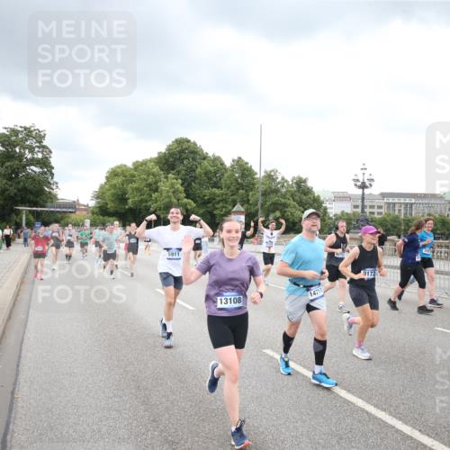 29.06.2025 - hella hamburg halbmarathon Jannik Wohlers http://msf.ph/oto/8347265 29.06.2025 10:56:19 Lombardsbrücke 2143, 2307, 2887, 2991, 3348, 3418, 3438, 3516, 3517, 3520, 3614, 4094, 4118, 4773, 5237, 5438, 5589, 5911, 5944, 6348, 6349, 7307, 7381, 8108, 8150, 8606, 8939, 8943, 9172, 9210, 9402, 9404, 9517, 9902, 9905, 9910, 10138, 10309, 10555, 10569, 10571, 10936, 11047, 11089, 11204, 12221, 12328, 12354, 12543, 12993, 13096, 13108, 13801, 13834, 14117, 14472, 14711, 14746, 15215, 15748, 15823, 16034, 17797, 18197 meine-sportfotos.de