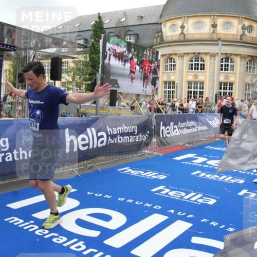 29.06.2025 - hella hamburg halbmarathon Michael Strokosch http://msf.ph/oto/8347287 29.06.2025 10:52:22 Ziel 4140, 4419, 4587, 4837, 5087, 5482, 6164, 7896, 9074, 13211, 13707, 15446, 17773 meine-sportfotos.de