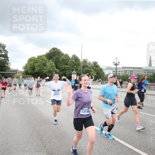 29.06.2025 - hella hamburg halbmarathon Jannik Wohlers http://msf.ph/oto/8347290 29.06.2025 10:56:19 Lombardsbrücke 2143, 2307, 2887, 2991, 3348, 3418, 3438, 3516, 3517, 3520, 3614, 4094, 4118, 4773, 5237, 5438, 5589, 5911, 5944, 6348, 6349, 7307, 7381, 8108, 8150, 8606, 8939, 8943, 9172, 9210, 9402, 9404, 9517, 9902, 9905, 9910, 10138, 10309, 10555, 10569, 10571, 10936, 11047, 11089, 11204, 12221, 12328, 12354, 12543, 12993, 13096, 13108, 13801, 13834, 14117, 14472, 14711, 14746, 15215, 15748, 15823, 16034, 17797, 18197 meine-sportfotos.de