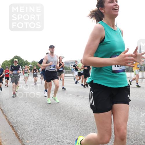 29.06.2025 - hella hamburg halbmarathon Lena Gebhardt http://msf.ph/oto/8347292 29.06.2025 10:38:31 Lombardsbrücke 16174, 5735, 8718, 3841, 3094, 56, 1196, 1394, 1457, 1596, 1721, 1742, 1791, 1901, 1966, 2113, 2151, 2498, 2576, 2660, 2693, 2786, 3010, 3094, 3095, 3216, 3242, 3286, 3323, 3338, 3635, 3636, 3716, 3726, 3777, 3841, 3927, 4028, 4139, 4155, 4159, 4259, 4260, 4316, 4414, 4883, 4921, 5085, 5089, 5155, 5300, 5617, 5684, 5713, 5735, 5913, 6199, 6200, 6695, 6696, 6751, 6875, 6930, 7117, 7118, 7148, 7165, 7263, 7371, 7552, 7561, 7629, 7692, 7849, 7868, 7914, 8367 meine-sportfotos.de