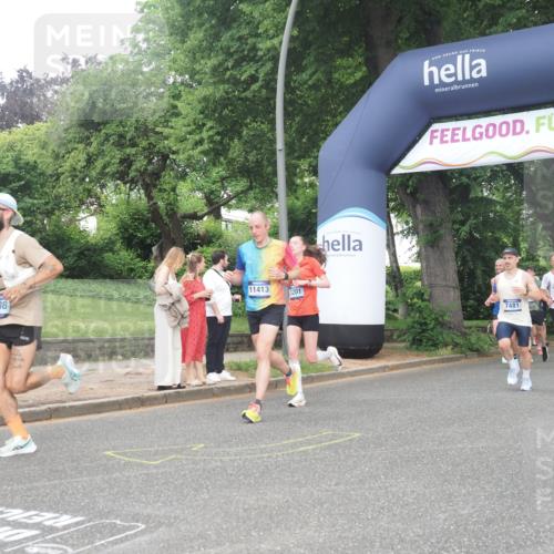 29.06.2025 - hella hamburg halbmarathon KatJ http://msf.ph/oto/8347295 29.06.2025 10:20:21 Zwischen KM18-KM19 3201, 5826, 7481 meine-sportfotos.de