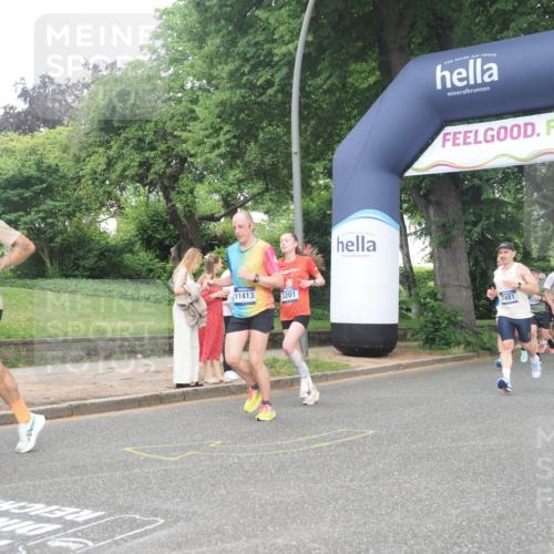 29.06.2025 - hella hamburg halbmarathon KatJ http://msf.ph/oto/8347303 29.06.2025 10:20:21 Zwischen KM18-KM19 3201, 5826, 7481 meine-sportfotos.de