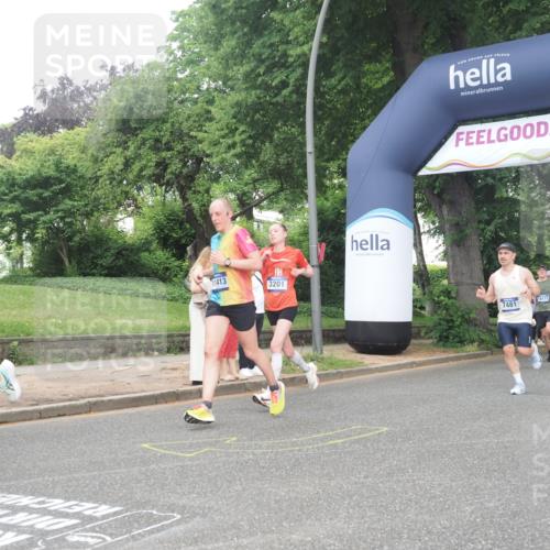 29.06.2025 - hella hamburg halbmarathon KatJ http://msf.ph/oto/8347321 29.06.2025 10:20:21 Zwischen KM18-KM19 3201, 5826, 7481 meine-sportfotos.de