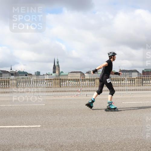 29.06.2025 - hella hamburg halbmarathon Lena Gebhardt http://msf.ph/oto/8347349 29.06.2025 09:09:10 Lombardsbrücke  meine-sportfotos.de
