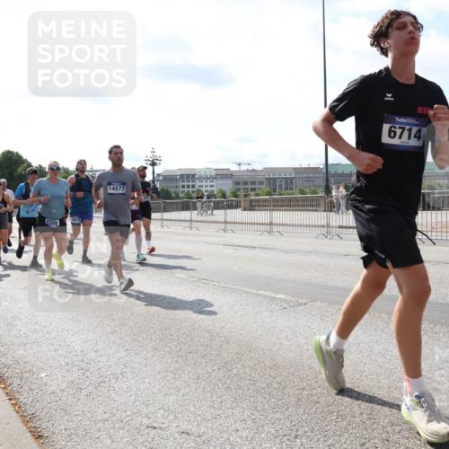 29.06.2025 - hella hamburg halbmarathon Lena Gebhardt http://msf.ph/oto/8347380 29.06.2025 10:00:57 Lombardsbrücke 1842, 1522, 68, 10271, 14577, 6714, 1130, 1420, 1568, 1583, 1611, 1726, 2236, 2354, 2363, 2474, 2490, 2936, 2982, 3059, 3141, 3625, 3740, 3794, 3983, 4068, 4238, 4579, 4616, 4708, 4767, 4945, 5033, 5418, 5643, 5870, 6138, 6147, 6443, 6487, 6531, 6714, 6757, 6835, 7658, 7757, 7759, 7761, 8045, 8046, 8255, 8326, 8478, 8632, 8923, 9124, 9553, 9555, 9577, 9932, 10074, 10188, 10271, 10599 meine-sportfotos.de