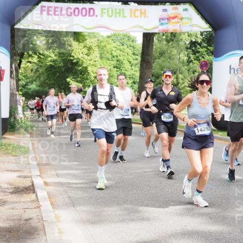29.06.2025 - hella hamburg halbmarathon MichiJ http://msf.ph/oto/8347397 29.06.2025 10:40:44 Zwischen KM18-KM19 1267, 2771, 3334, 5077, 6723, 7509, 7918, 8335, 9032, 10263, 10549, 10724, 11009, 11333, 11689, 12607, 12910, 13297, 14239, 15497, 16467, 16780, 18418 meine-sportfotos.de