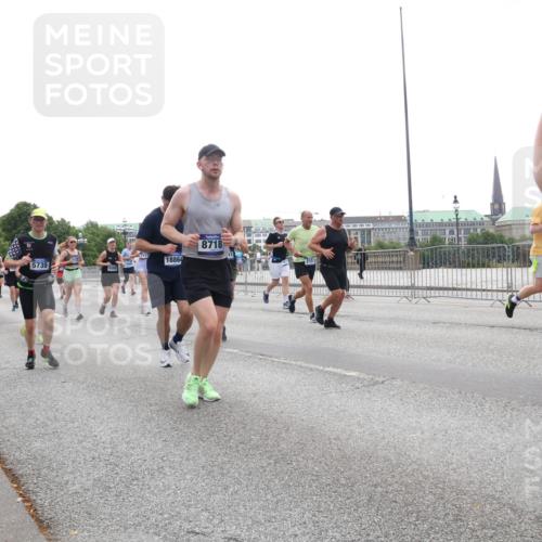 29.06.2025 - hella hamburg halbmarathon Lena Gebhardt http://msf.ph/oto/8347398 29.06.2025 10:38:32 Lombardsbrücke 16174, 5735, 18864, 8718, 56, 1196, 1394, 1457, 1596, 1721, 1742, 1791, 1901, 1966, 2113, 2151, 2498, 2576, 2660, 2693, 2786, 3010, 3094, 3095, 3216, 3242, 3286, 3323, 3338, 3635, 3636, 3716, 3726, 3777, 3841, 3927, 4028, 4139, 4155, 4159, 4259, 4260, 4316, 4414, 4883, 5085, 5089, 5155, 5300, 5617, 5684, 5713, 5735, 5913, 6199, 6200, 6695, 6696, 6751, 6875, 6930, 7117, 7118, 7148, 7165, 7263, 7371, 7552, 7561, 7692, 7849, 7868, 7914, 8367 meine-sportfotos.de