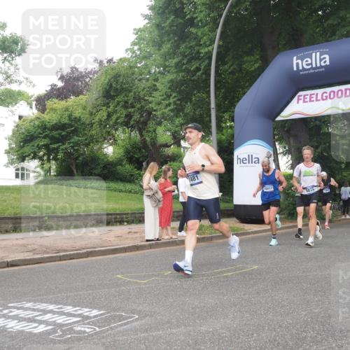 29.06.2025 - hella hamburg halbmarathon KatJ http://msf.ph/oto/8347402 29.06.2025 10:20:22 Zwischen KM18-KM19 3201, 5826, 7481 meine-sportfotos.de