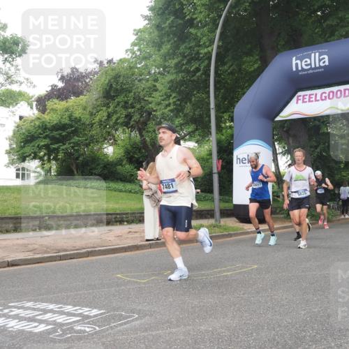 29.06.2025 - hella hamburg halbmarathon KatJ http://msf.ph/oto/8347412 29.06.2025 10:20:22 Zwischen KM18-KM19 3201, 5826, 7481 meine-sportfotos.de