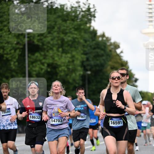 29.06.2025 - hella hamburg halbmarathon Dr. Thomas Lammeyer http://msf.ph/oto/8347447 29.06.2025 09:56:13 Kennedybrücke 1139, 1169, 1220, 1415, 1468, 1512, 1604, 2233, 3109, 3124, 3305, 4080, 4497, 4691, 4915, 5007, 5011, 5477, 6373, 7067, 7191, 7432, 7451, 7865, 7961, 8467, 8852, 9444, 10099, 10251, 10493, 10741, 10796 meine-sportfotos.de