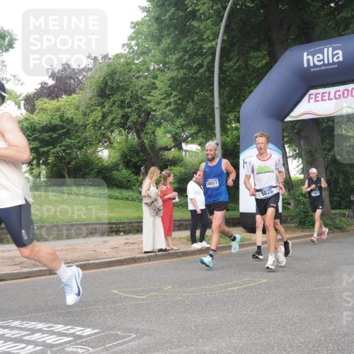 29.06.2025 - hella hamburg halbmarathon KatJ http://msf.ph/oto/8347459 29.06.2025 10:20:23 Zwischen KM18-KM19 3201, 5826, 7481 meine-sportfotos.de