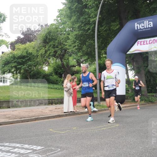 29.06.2025 - hella hamburg halbmarathon KatJ http://msf.ph/oto/8347466 29.06.2025 10:20:23 Zwischen KM18-KM19 3201, 5826, 7481 meine-sportfotos.de