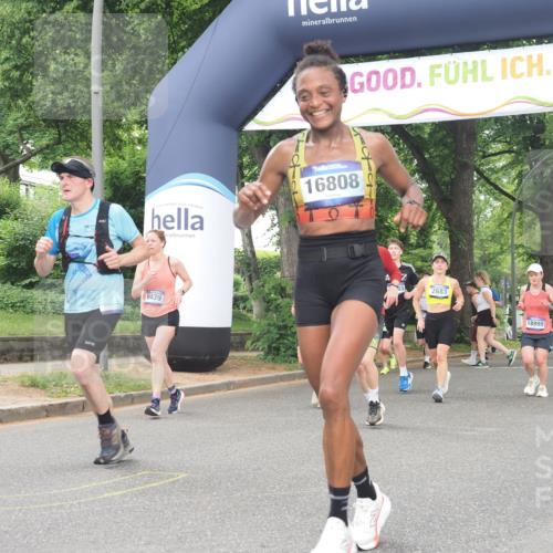 29.06.2025 - hella hamburg halbmarathon KatJ http://msf.ph/oto/8347480 29.06.2025 10:49:57 Zwischen KM18-KM19 1254, 1334, 1464, 1573, 1881, 2683, 3001, 3921, 4538, 5384 meine-sportfotos.de