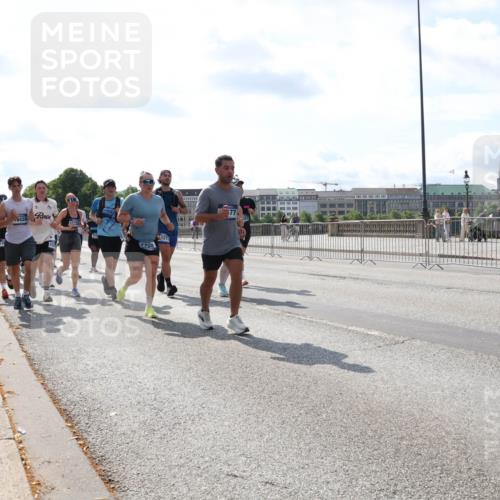 29.06.2025 - hella hamburg halbmarathon Lena Gebhardt http://msf.ph/oto/8347484 29.06.2025 10:00:57 Lombardsbrücke 18426, 68, 0271, 1130, 1420, 1568, 1583, 1611, 1726, 2236, 2354, 2363, 2474, 2490, 2936, 2982, 3059, 3141, 3625, 3740, 3794, 3983, 4068, 4238, 4579, 4616, 4708, 4767, 4945, 5033, 5418, 5643, 5870, 6138, 6147, 6443, 6487, 6531, 6714, 6757, 6835, 7658, 7757, 7759, 7761, 8045, 8046, 8255, 8326, 8478, 8632, 8923, 9124, 9553, 9555, 9577, 9932, 10074, 10188, 10271, 10599 meine-sportfotos.de