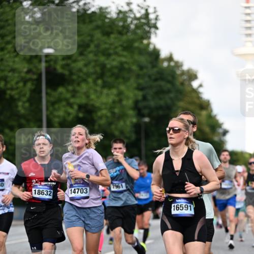 29.06.2025 - hella hamburg halbmarathon Dr. Thomas Lammeyer http://msf.ph/oto/8347490 29.06.2025 09:56:13 Kennedybrücke 1139, 1169, 1220, 1415, 1468, 1512, 1604, 2233, 3109, 3124, 3305, 4080, 4497, 4691, 4915, 5007, 5011, 5477, 6373, 7067, 7191, 7432, 7451, 7865, 7961, 8467, 8852, 9444, 10099, 10251, 10493, 10741, 10796 meine-sportfotos.de