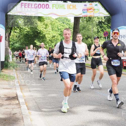 29.06.2025 - hella hamburg halbmarathon MichiJ http://msf.ph/oto/8347496 29.06.2025 10:40:44 Zwischen KM18-KM19 1267, 2771, 3334, 5077, 6723, 7509, 7918, 8335, 9032, 10263, 10549, 10724, 11009, 11333, 11689, 12607, 12910, 13297, 14239, 15497, 16467, 16780, 18418 meine-sportfotos.de