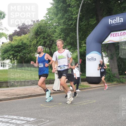 29.06.2025 - hella hamburg halbmarathon KatJ http://msf.ph/oto/8347498 29.06.2025 10:20:23 Zwischen KM18-KM19 3201, 5826, 7481 meine-sportfotos.de