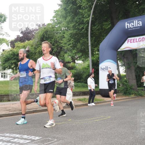 29.06.2025 - hella hamburg halbmarathon KatJ http://msf.ph/oto/8347515 29.06.2025 10:20:23 Zwischen KM18-KM19 3201, 5826, 7481 meine-sportfotos.de
