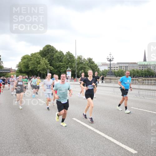 29.06.2025 - hella hamburg halbmarathon Jannik Wohlers http://msf.ph/oto/8347523 29.06.2025 10:56:23 Lombardsbrücke 2887, 2932, 2991, 3348, 3387, 3418, 3438, 3516, 3517, 3614, 4094, 4118, 5589, 5911, 5944, 6348, 6349, 7381, 8150, 8197, 8939, 8943, 9172, 9210, 9402, 9404, 9517, 9902, 9905, 9910, 10138, 10309, 10450, 10571, 10632, 10936, 11047, 11089, 11204, 12328, 12345, 12354, 12993, 13108, 13273, 13671, 13801, 13834, 14117, 14472, 14711, 14746, 15215, 15630, 15748, 15823, 18197 meine-sportfotos.de