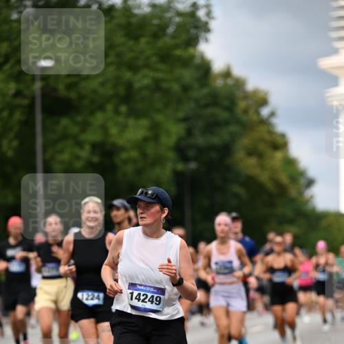 29.06.2025 - hella hamburg halbmarathon Dr. Thomas Lammeyer http://msf.ph/oto/8347529 29.06.2025 10:40:43 Kennedybrücke 1008, 1010, 1102, 1224, 1284, 3243, 3401, 3699, 4245, 4937, 5171, 5246, 5540, 5747, 5809, 5919, 6184, 6417, 7632, 8530, 8581, 9229, 9295, 9432, 9694, 9701, 9806, 10487, 10531, 10577, 10984 meine-sportfotos.de