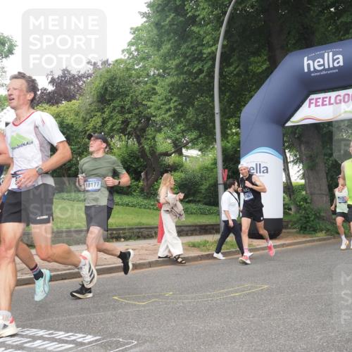 29.06.2025 - hella hamburg halbmarathon KatJ http://msf.ph/oto/8347537 29.06.2025 10:20:24 Zwischen KM18-KM19 2851, 3201, 5826, 7481 meine-sportfotos.de
