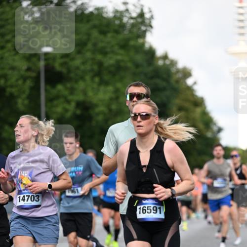 29.06.2025 - hella hamburg halbmarathon Dr. Thomas Lammeyer http://msf.ph/oto/8347576 29.06.2025 09:56:14 Kennedybrücke 1139, 1169, 1220, 1415, 1468, 1512, 1604, 2233, 3109, 3124, 3305, 4080, 4497, 4691, 4915, 5007, 5011, 5477, 6373, 7067, 7191, 7432, 7451, 7865, 7961, 8467, 8852, 10099, 10251, 10741, 10796 meine-sportfotos.de
