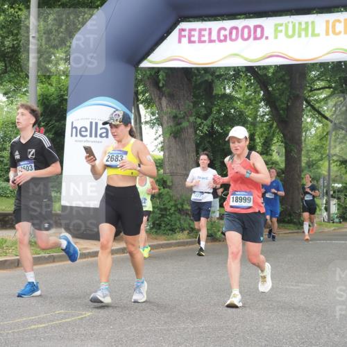29.06.2025 - hella hamburg halbmarathon KatJ http://msf.ph/oto/8347588 29.06.2025 10:49:59 Zwischen KM18-KM19 1254, 1464, 2683, 3921, 4538, 5384 meine-sportfotos.de