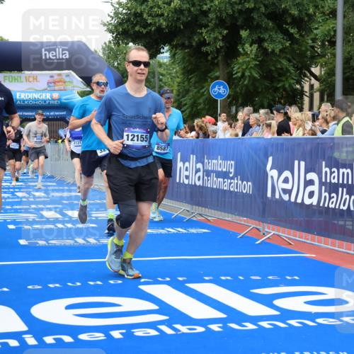 29.06.2025 - hella hamburg halbmarathon Strokosch-Dieckow http://msf.ph/oto/8347615 29.06.2025 10:53:02 Ziel 2111, 2208, 3059, 3258, 3334, 4121, 4770, 5907, 7509, 7864, 8587, 9093, 9537, 12155, 12367, 12519, 12910, 14323, 14791, 15430, 18590, 18720, 19208 meine-sportfotos.de