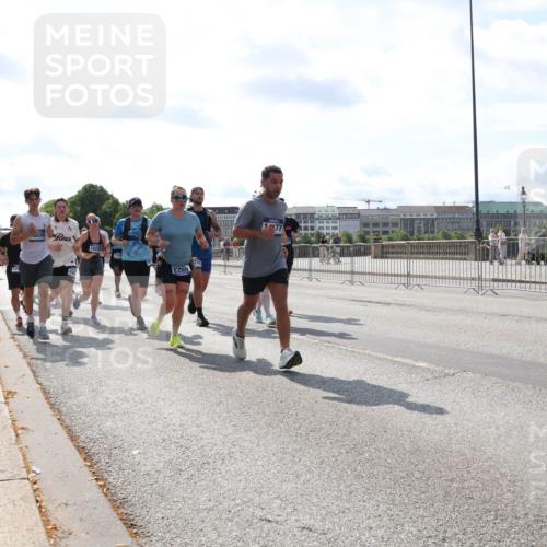 29.06.2025 - hella hamburg halbmarathon Lena Gebhardt http://msf.ph/oto/8347625 29.06.2025 10:00:57 Lombardsbrücke 6426, 15232, 8923, 1130, 1420, 1568, 1583, 1611, 1726, 2236, 2354, 2363, 2474, 2490, 2936, 2982, 3059, 3141, 3625, 3740, 3794, 3983, 4068, 4238, 4579, 4616, 4708, 4767, 4945, 5033, 5418, 5643, 5870, 6138, 6147, 6443, 6487, 6531, 6714, 6757, 6835, 7658, 7757, 7759, 7761, 8045, 8046, 8255, 8326, 8478, 8632, 8923, 9124, 9553, 9555, 9577, 9932, 10074, 10188, 10271, 10599 meine-sportfotos.de