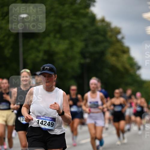29.06.2025 - hella hamburg halbmarathon Dr. Thomas Lammeyer http://msf.ph/oto/8347632 29.06.2025 10:40:43 Kennedybrücke 1008, 1010, 1102, 1224, 1284, 3243, 3401, 3699, 4245, 4937, 5171, 5246, 5540, 5747, 5809, 5919, 6184, 6417, 7632, 8530, 8581, 9229, 9295, 9432, 9694, 9701, 9806, 10487, 10531, 10577, 10984 meine-sportfotos.de