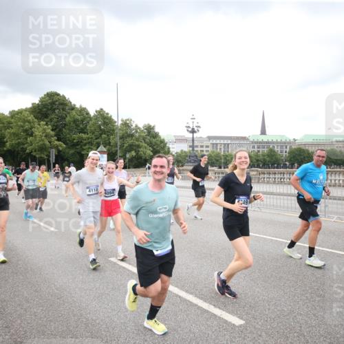 29.06.2025 - hella hamburg halbmarathon Jannik Wohlers http://msf.ph/oto/8347633 29.06.2025 10:56:23 Lombardsbrücke 2887, 2932, 2991, 3348, 3387, 3418, 3438, 3516, 3517, 3614, 4094, 4118, 5589, 5911, 5944, 6348, 6349, 7381, 8150, 8197, 8939, 8943, 9172, 9210, 9402, 9404, 9517, 9902, 9905, 9910, 10138, 10309, 10450, 10571, 10632, 10936, 11047, 11089, 11204, 12328, 12345, 12354, 12993, 13108, 13273, 13671, 13801, 13834, 14117, 14472, 14711, 14746, 15215, 15630, 15748, 15823, 18197 meine-sportfotos.de