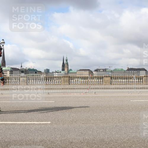 29.06.2025 - hella hamburg halbmarathon Lena Gebhardt http://msf.ph/oto/8347665 29.06.2025 09:09:13 Lombardsbrücke 80 meine-sportfotos.de