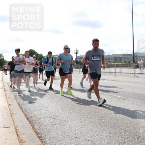 29.06.2025 - hella hamburg halbmarathon Lena Gebhardt http://msf.ph/oto/8347681 29.06.2025 10:00:58 Lombardsbrücke 18426, 15223, 15, 68, 14577, 1130, 1420, 1568, 1583, 1611, 1726, 2236, 2354, 2363, 2474, 2490, 2936, 2982, 3059, 3141, 3625, 3740, 3794, 3983, 4068, 4238, 4579, 4616, 4708, 4767, 5033, 5418, 5870, 6138, 6147, 6443, 6487, 6531, 6714, 6757, 6835, 7658, 7757, 7759, 7761, 8045, 8046, 8255, 8326, 8478, 8632, 8923, 9124, 9553, 9555, 9577, 9932, 10074, 10188, 10271, 10383, 10599 meine-sportfotos.de