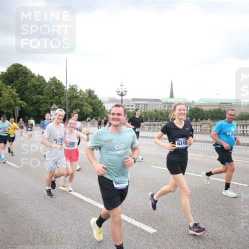 29.06.2025 - hella hamburg halbmarathon Jannik Wohlers http://msf.ph/oto/8347686 29.06.2025 10:56:24 Lombardsbrücke 1207, 2887, 2932, 2991, 3348, 3387, 3418, 3516, 3517, 3614, 4094, 4118, 5589, 5911, 5944, 6284, 6348, 6349, 7381, 7416, 7417, 8150, 8197, 8939, 8943, 9172, 9210, 9402, 9404, 9517, 9902, 9905, 9910, 10138, 10309, 10450, 10571, 10632, 10936, 11047, 11089, 11204, 12328, 12345, 12354, 12828, 12993, 13108, 13273, 13276, 13671, 13801, 13834, 14117, 14472, 14711, 14746, 15215, 15630, 15748, 15823 meine-sportfotos.de