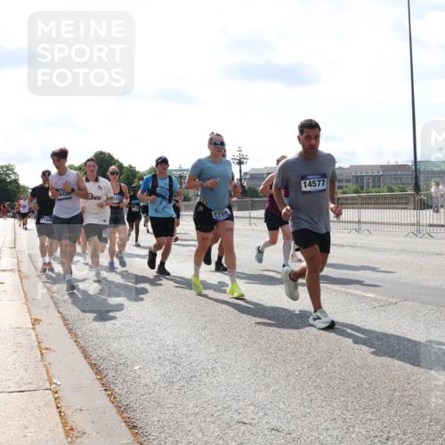 29.06.2025 - hella hamburg halbmarathon Lena Gebhardt http://msf.ph/oto/8347706 29.06.2025 10:00:58 Lombardsbrücke 12800, 8426, 232, 68, 14577, 1130, 1420, 1568, 1583, 1611, 1726, 2236, 2354, 2363, 2474, 2490, 2936, 2982, 3059, 3141, 3625, 3740, 3794, 3983, 4068, 4238, 4579, 4616, 4708, 4767, 5033, 5418, 5870, 6138, 6147, 6443, 6487, 6531, 6714, 6757, 6835, 7658, 7757, 7759, 7761, 8045, 8046, 8255, 8326, 8478, 8632, 8923, 9124, 9553, 9555, 9577, 9932, 10074, 10188, 10271, 10383, 10599 meine-sportfotos.de