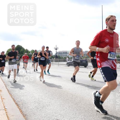 29.06.2025 - hella hamburg halbmarathon Lena Gebhardt http://msf.ph/oto/8347707 29.06.2025 10:13:40 Lombardsbrücke 5546, 12313, 12928, 13928, 7943, 4795, 129, 5232, 1007, 1131, 1480, 1747, 1859, 2055, 2359, 2721, 2904, 2961, 2987, 3218, 3360, 3728, 3729, 4001, 4187, 4795, 4950, 5232, 5546, 5631, 5719, 6026, 6489, 6710, 6717, 6724, 7346, 7446, 7447, 7460, 7462, 7913, 8279, 8673, 8913, 9128, 9527, 9612, 9631, 10442, 10443, 10977, 11441, 12313, 12492, 12797, 12928, 12929, 13331, 13928, 15085, 15482, 15663, 15721, 15722, 15922, 16491, 17472, 17474, 17985, 17988, 18222, 18231, 18732 meine-sportfotos.de