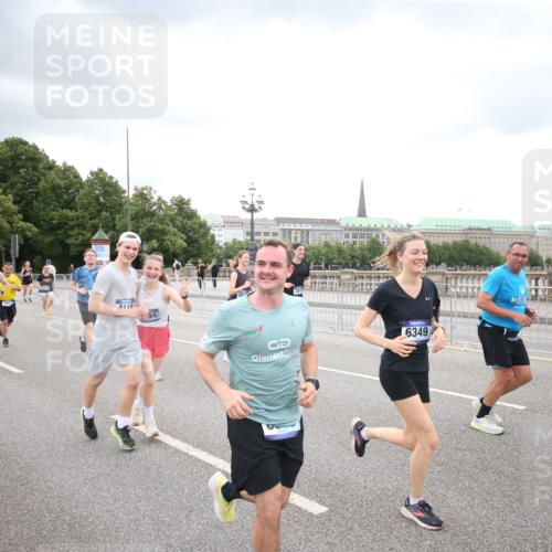 29.06.2025 - hella hamburg halbmarathon Jannik Wohlers http://msf.ph/oto/8347712 29.06.2025 10:56:24 Lombardsbrücke 1207, 2887, 2932, 2991, 3348, 3387, 3418, 3516, 3517, 3614, 4094, 4118, 5589, 5911, 5944, 6284, 6348, 6349, 7381, 7416, 7417, 8150, 8197, 8939, 8943, 9172, 9210, 9402, 9404, 9517, 9902, 9905, 9910, 10138, 10309, 10450, 10571, 10632, 10936, 11047, 11089, 11204, 12328, 12345, 12354, 12828, 12993, 13108, 13273, 13276, 13671, 13801, 13834, 14117, 14472, 14711, 14746, 15215, 15630, 15748, 15823 meine-sportfotos.de