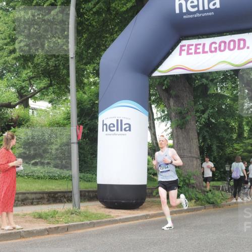 29.06.2025 - hella hamburg halbmarathon KatJ http://msf.ph/oto/8347769 29.06.2025 10:20:28 Zwischen KM18-KM19 2851, 5826, 7481 meine-sportfotos.de