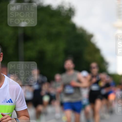 29.06.2025 - hella hamburg halbmarathon Dr. Thomas Lammeyer http://msf.ph/oto/8347823 29.06.2025 09:56:16 Kennedybrücke 1139, 1169, 1220, 1415, 1468, 1512, 2233, 3109, 3124, 4080, 4497, 4691, 4915, 5007, 5011, 5476, 5477, 7067, 7191, 7432, 7451, 7843, 7865, 7961, 8467, 8852, 10099, 10251, 10741, 10796 meine-sportfotos.de