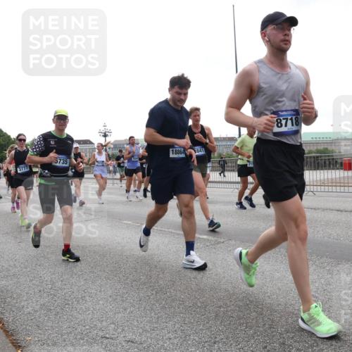 29.06.2025 - hella hamburg halbmarathon Lena Gebhardt http://msf.ph/oto/8347838 29.06.2025 10:38:33 Lombardsbrücke 19028, 16174, 18864, 5735, 7371, 7117, 3777, 8841, 8718, 56, 1196, 1394, 1457, 1596, 1721, 1742, 1791, 1901, 1966, 2113, 2151, 2498, 2576, 2660, 2693, 3010, 3094, 3095, 3216, 3242, 3286, 3323, 3338, 3635, 3636, 3716, 3726, 3777, 3841, 3927, 4028, 4139, 4155, 4159, 4259, 4260, 4316, 4414, 4883, 5085, 5089, 5155, 5300, 5617, 5684, 5713, 5735, 5913, 6199, 6200, 6695, 6696, 6751, 6875, 6930, 7117, 7118, 7148, 7165, 7263, 7371, 7552, 7561, 7692, 7849, 7868, 7914, 8367 meine-sportfotos.de